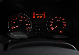 Подержанный автомобиль Nissan Terrano 2015 года (18 фото)