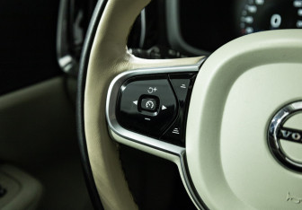 Подержанный автомобиль Volvo V60 2018 года (22 фото)