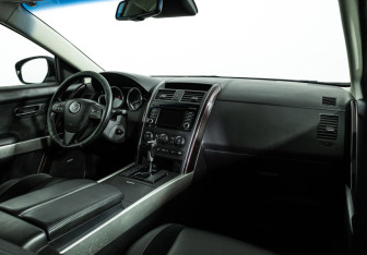Подержанный автомобиль Mazda CX-9 2013 года (9 фото)