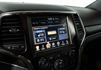 Подержанный автомобиль Jeep Grand Cherokee 2013 года (18 фото)