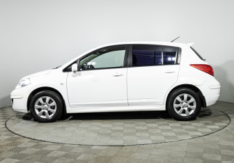 Подержанный автомобиль Nissan Tiida Hatchback 2013 года (8 фото)