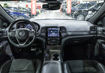 Подержанный автомобиль Jeep Grand Cherokee 2019 года (12 фото)