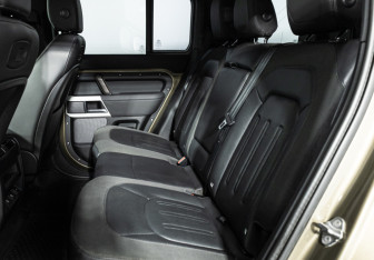 Подержанный автомобиль Land Rover Defender Suv 2021 года (9 фото)
