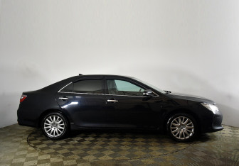 Подержанный автомобиль Toyota Camry Sedan 2017 года (3 фото)