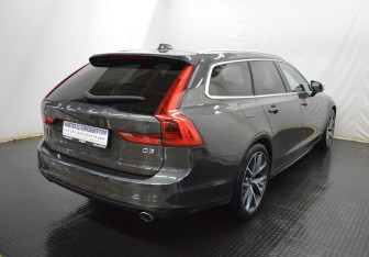 Подержанный автомобиль Volvo V90 2018 года (5 фото)