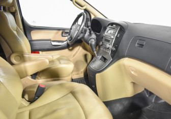 Подержанный автомобиль Hyundai Grand Starex 2010 года (14 фото)