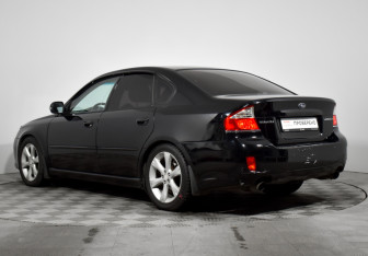 Подержанный автомобиль Subaru Legacy Sedan 2007 года (7 фото)