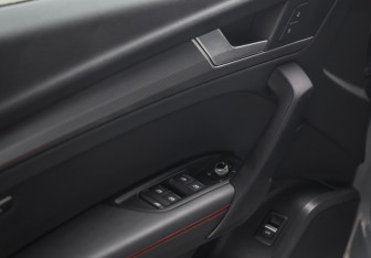 Подержанный автомобиль Audi Q5 2021 года (22 фото)