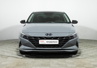 Подержанный автомобиль Hyundai Elantra Sedan 2021 года (2 фото)