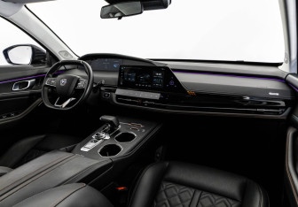 Подержанный автомобиль Changan UNI-K 2023 года (11 фото)