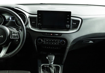 Подержанный автомобиль Kia Ceed Wagon 2022 года (14 фото)