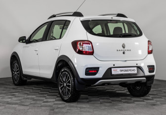Подержанный автомобиль Renault Sandero 2020 года (7 фото)