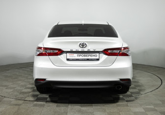 Подержанный автомобиль Toyota Camry Sedan 2018 года (6 фото)