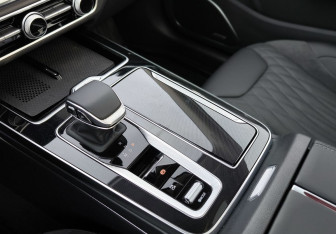 Подержанный автомобиль Hongqi HS5 2024 года (30 фото)