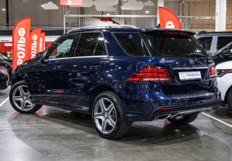 Подержанный автомобиль Mercedes-Benz GLE 2016 года (11 фото)