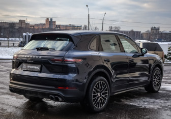 Подержанный автомобиль Porsche Cayenne 2018 года (5 фото)