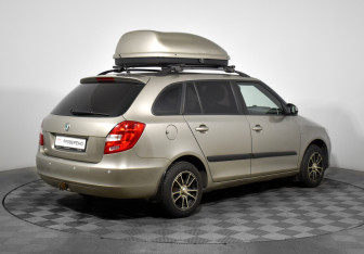 Подержанный автомобиль Skoda Fabia Wagon 2012 года (5 фото)