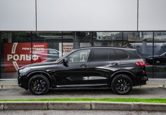 Подержанный автомобиль BMW X5 2020 года (9 фото)
