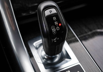 Подержанный автомобиль Land Rover Range Rover Sport 2015 года (24 фото)