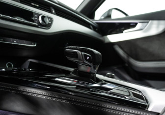 Подержанный автомобиль Audi A4 Sedan 2020 года (21 фото)