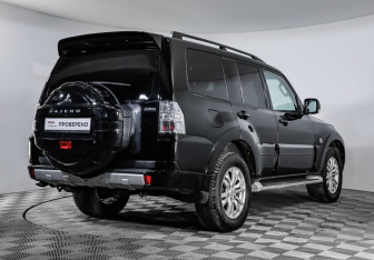 Подержанный автомобиль Mitsubishi Pajero 2014 года (5 фото)