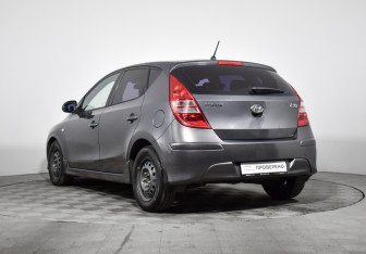 Подержанный автомобиль Hyundai i30 Hatchback 2011 года (7 фото)