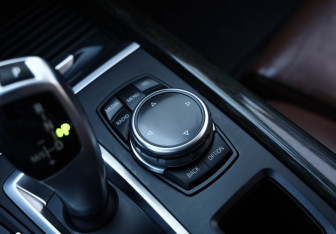 Подержанный автомобиль BMW X5 2014 года (13 фото)