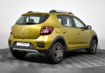 Подержанный автомобиль Renault Sandero 2017 года (5 фото)