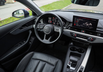 Подержанный автомобиль Audi A4 Sedan 2020 года (10 фото)