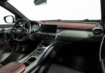 Подержанный автомобиль Geely Coolray 2023 года (9 фото)