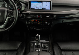 Подержанный автомобиль BMW X5 2016 года (14 фото)