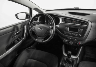 Подержанный автомобиль Kia Ceed Hatchback 2015 года (9 фото)