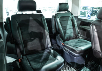 Подержанный автомобиль Volkswagen Multivan 2019 года (11 фото)