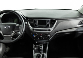 Подержанный автомобиль Hyundai Solaris Sedan 2017 года (14 фото)