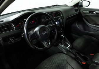 Подержанный автомобиль Volkswagen Jetta Sedan 2013 года (11 фото)