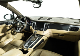 Подержанный автомобиль Porsche Macan 2017 года (9 фото)