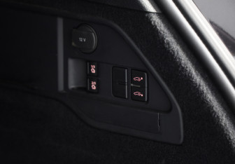 Подержанный автомобиль Volkswagen Touareg 2012 года (29 фото)