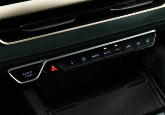 Подержанный автомобиль Geely Monjaro 2023 года (20 фото)