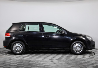 Подержанный автомобиль Volkswagen Golf Hatchback 2011 года (4 фото)