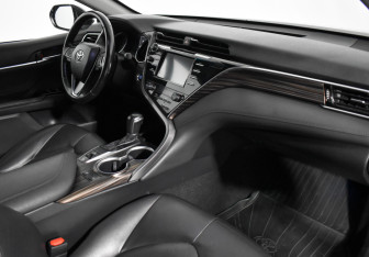 Подержанный автомобиль Toyota Camry Sedan 2018 года (14 фото)
