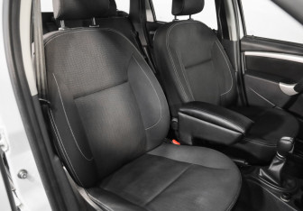 Подержанный автомобиль Nissan Terrano 2017 года (19 фото)