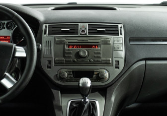 Подержанный автомобиль Ford Kuga 2011 года (14 фото)