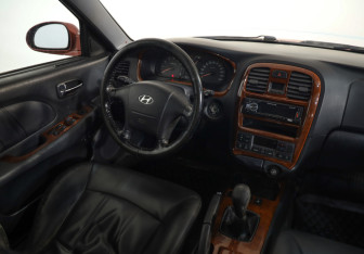Подержанный автомобиль Hyundai Sonata 2006 года (8 фото)