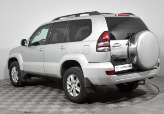 Подержанный автомобиль Toyota Land Cruiser Prado 2002 года (7 фото)