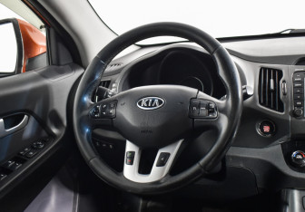 Подержанный автомобиль Kia Sportage 2011 года (14 фото)