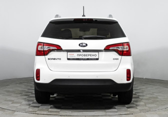 Подержанный автомобиль Kia Sorento 2018 года (6 фото)