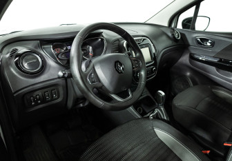 Подержанный автомобиль Renault Kaptur 2017 года (11 фото)