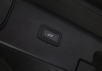 Подержанный автомобиль Hongqi HQ9 2022 года (29 фото)