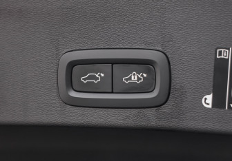 Подержанный автомобиль Volvo XC40 2021 года (36 фото)