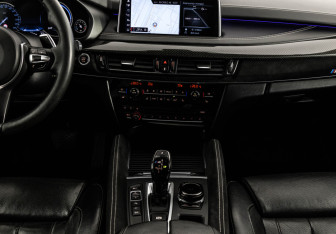 Подержанный автомобиль BMW X5 2015 года (15 фото)